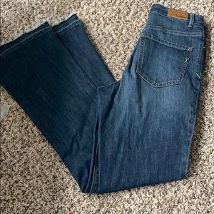 Straight mini mid rise! Raw hem with slit!